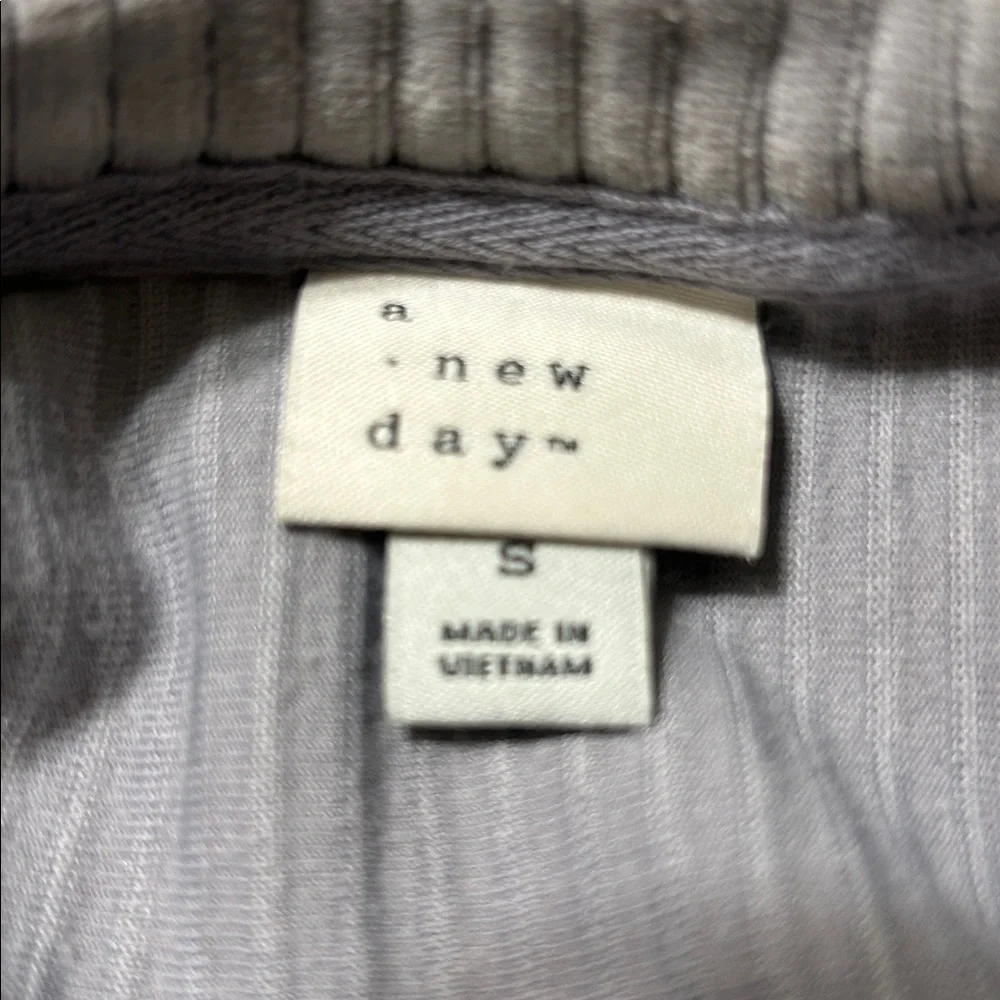 Ultra Soft & Roomy A New Day Gray Ribbed Long Sleeve Top S Small